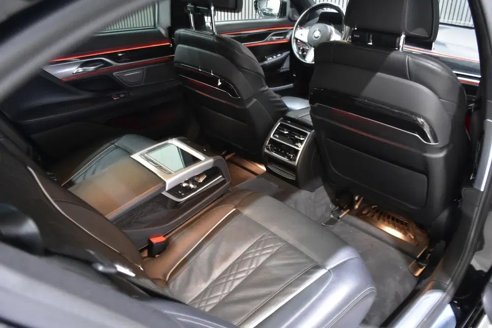 BMW 7-serie 745Le High Exe M-Sport uit 2020, foto 9