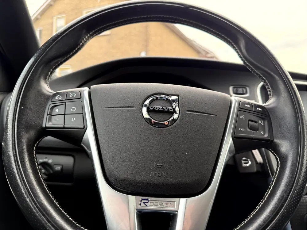 Volvo V40 1.5 T3 Polar+ Sport R-Design Panoramadak uit 2019, foto 11