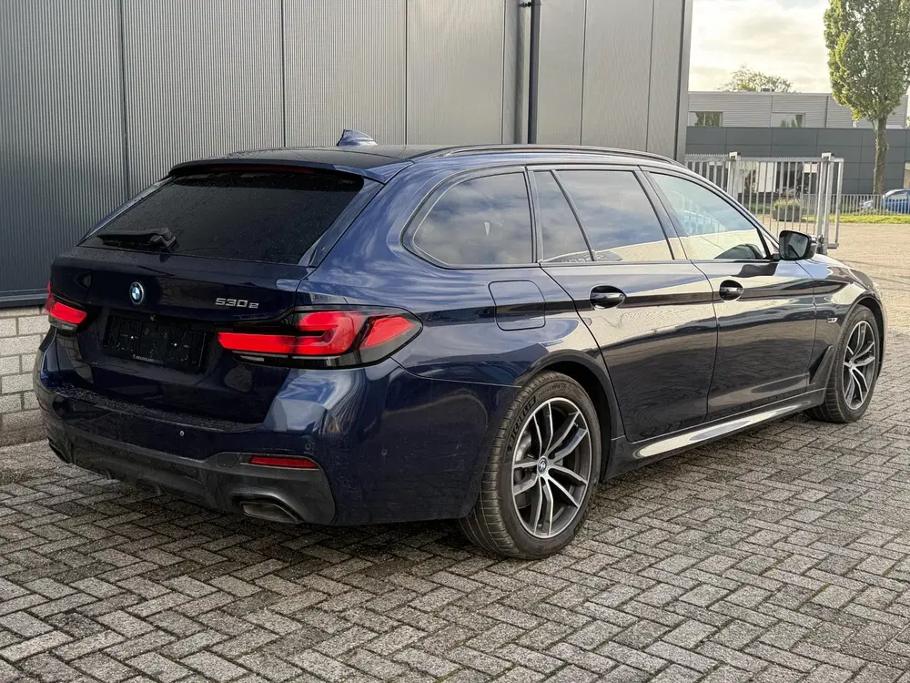 BMW 5-serie 530e High Executive M-Sport 18" uit 2022, foto 2