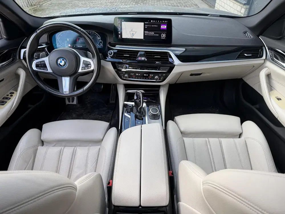 BMW 5-serie 530e High Executive M-Sport 18" uit 2022, foto 3