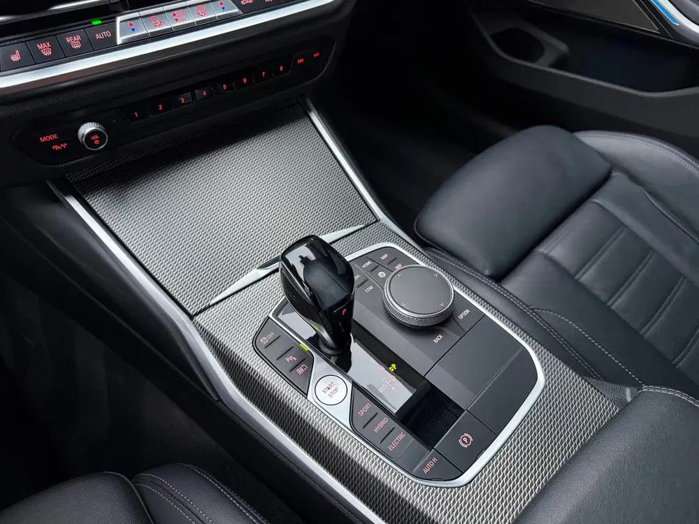 BMW 3-serie 330e High Executive 292pk 340i uit 2021, foto 13