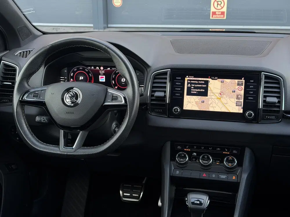 Skoda Karoq 1.5 TSI ACT Sportline Pano uit 2019, foto 15