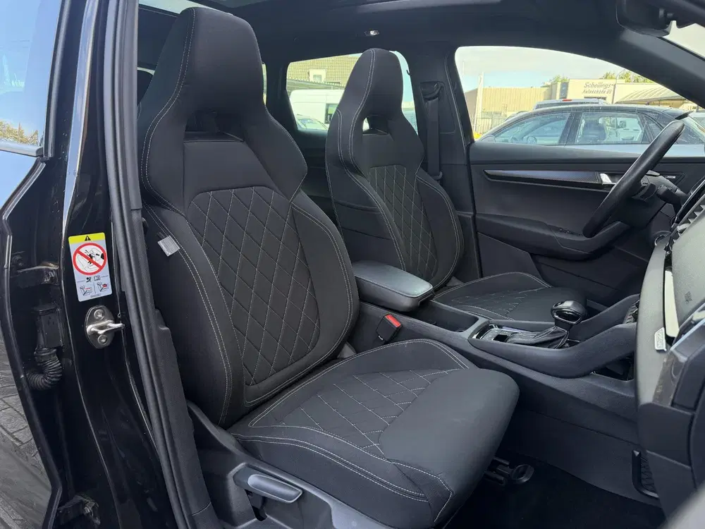 Skoda Karoq 1.5 TSI ACT Sportline Pano uit 2019, foto 4