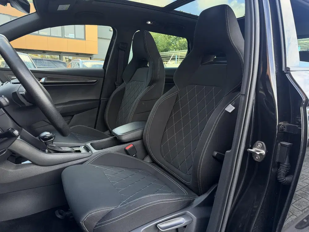 Skoda Karoq 1.5 TSI ACT Sportline Pano uit 2019, foto 6