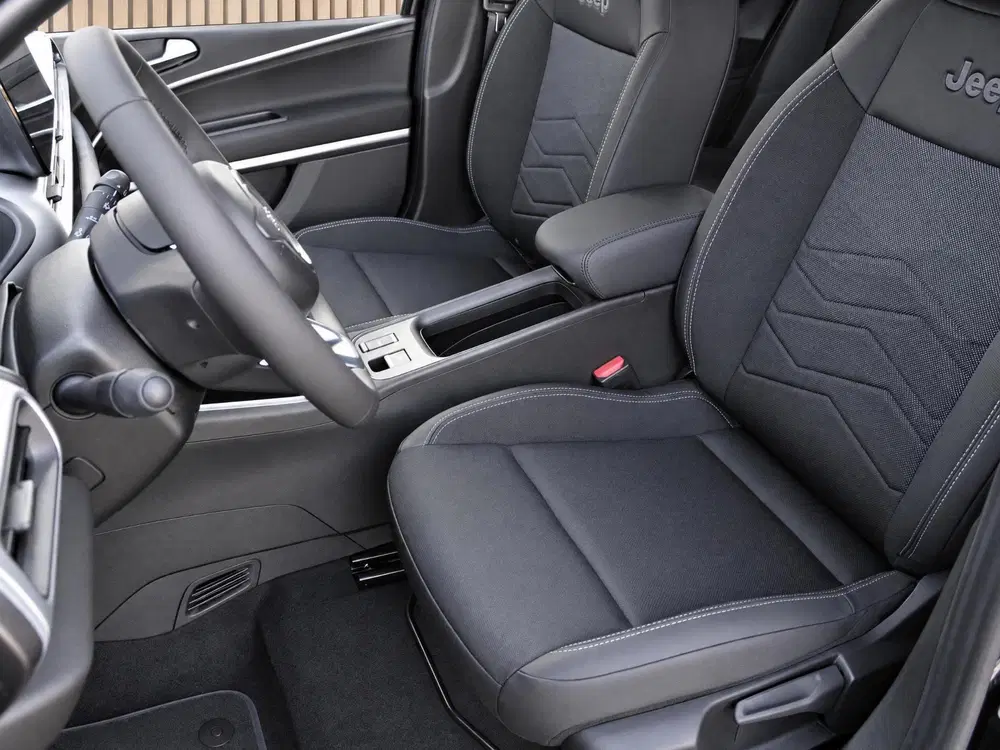 Jeep Avenger 1.2 e-Hybrid Summit VOORRAAD KORTING uit 2026, foto 12