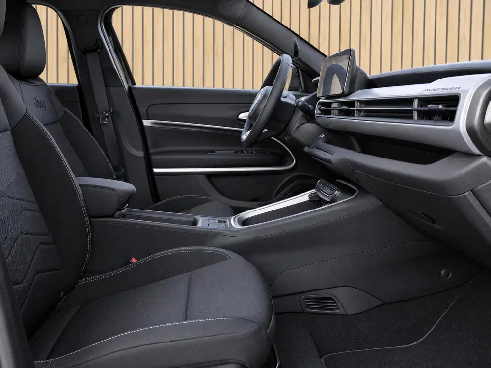Jeep Avenger 1.2 e-Hybrid Summit VOORRAAD KORTING uit 2026, foto 6