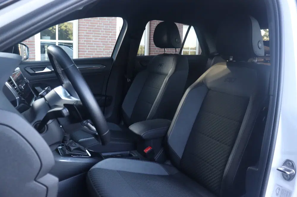Volkswagen T-Roc 1.5TSI Sport R-Line DSG uit 2022, foto 8