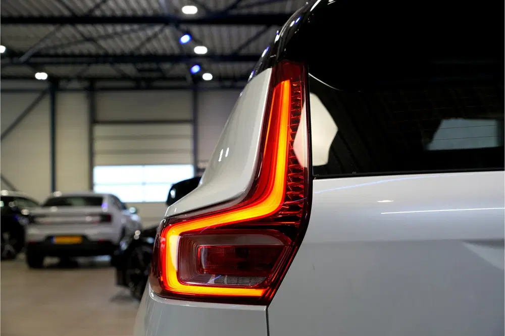 Volvo XC40 1.5 T4 155kW uit 2022, foto 13