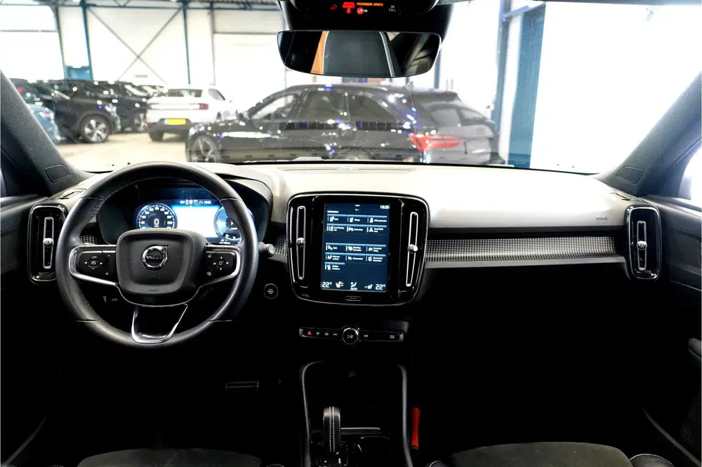Volvo XC40 1.5 T4 155kW uit 2022, foto 2