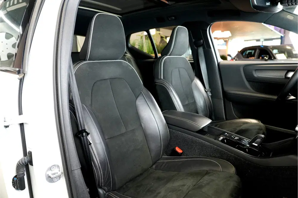 Volvo XC40 1.5 T4 155kW uit 2022, foto 4