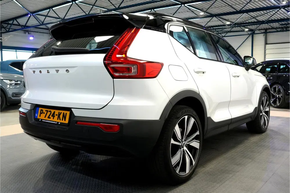 Volvo XC40 1.5 T4 155kW uit 2022, foto 5