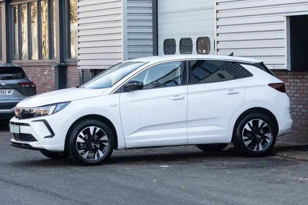 Opel Grandland X Elegance uit 2023, foto 2