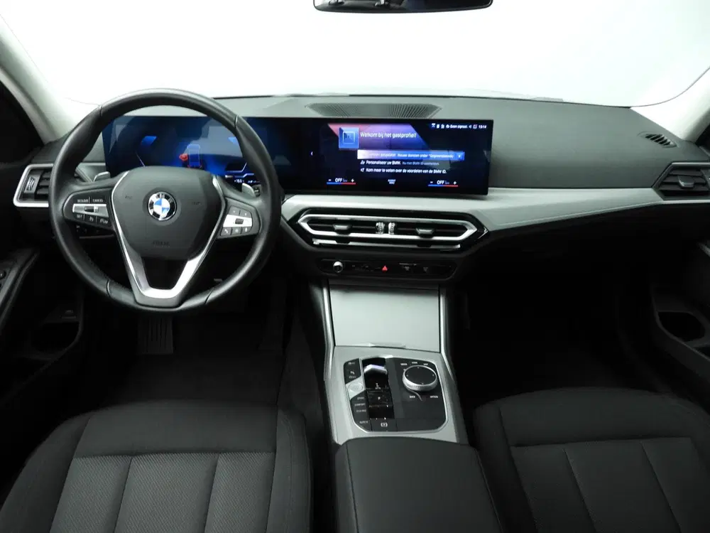 BMW 3-serie 318i uit 2024, foto 10