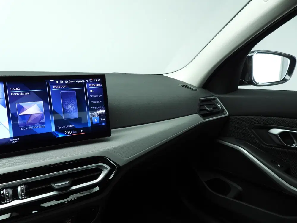 BMW 3-serie 318i uit 2024, foto 14