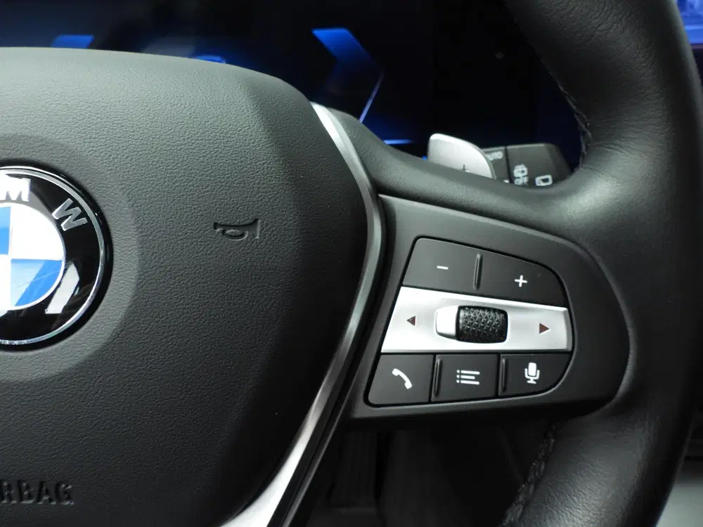 BMW 3-serie 318i uit 2024, foto 15