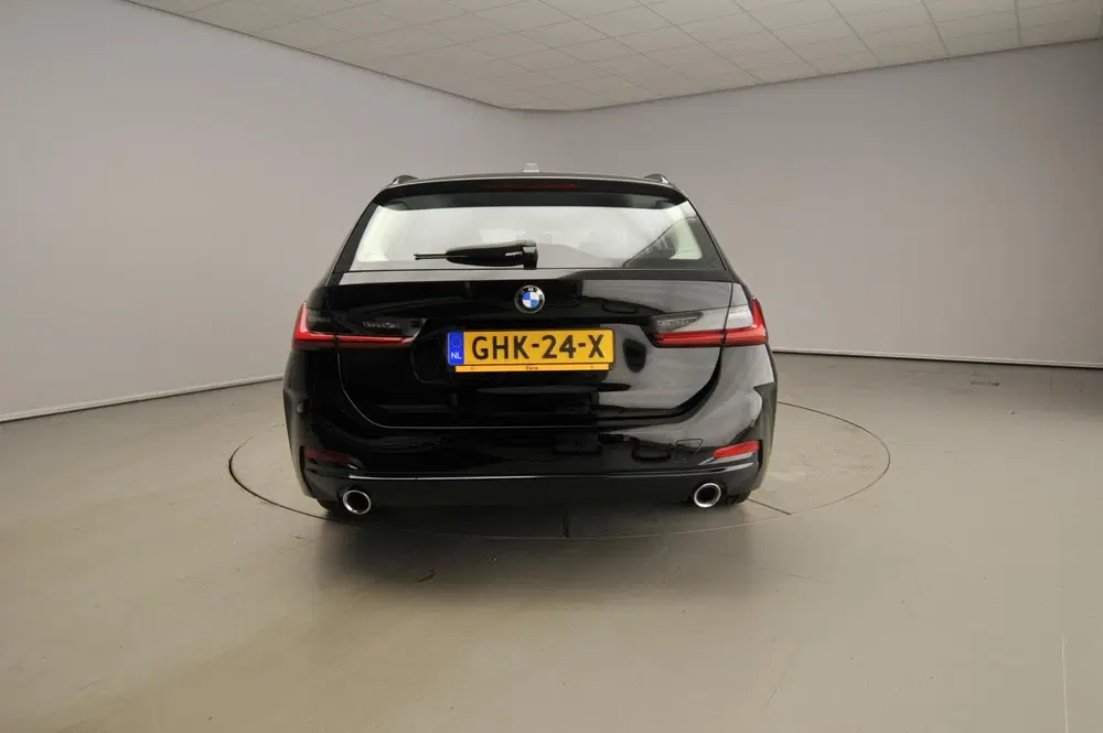 BMW 3-serie 318i uit 2024, foto 3