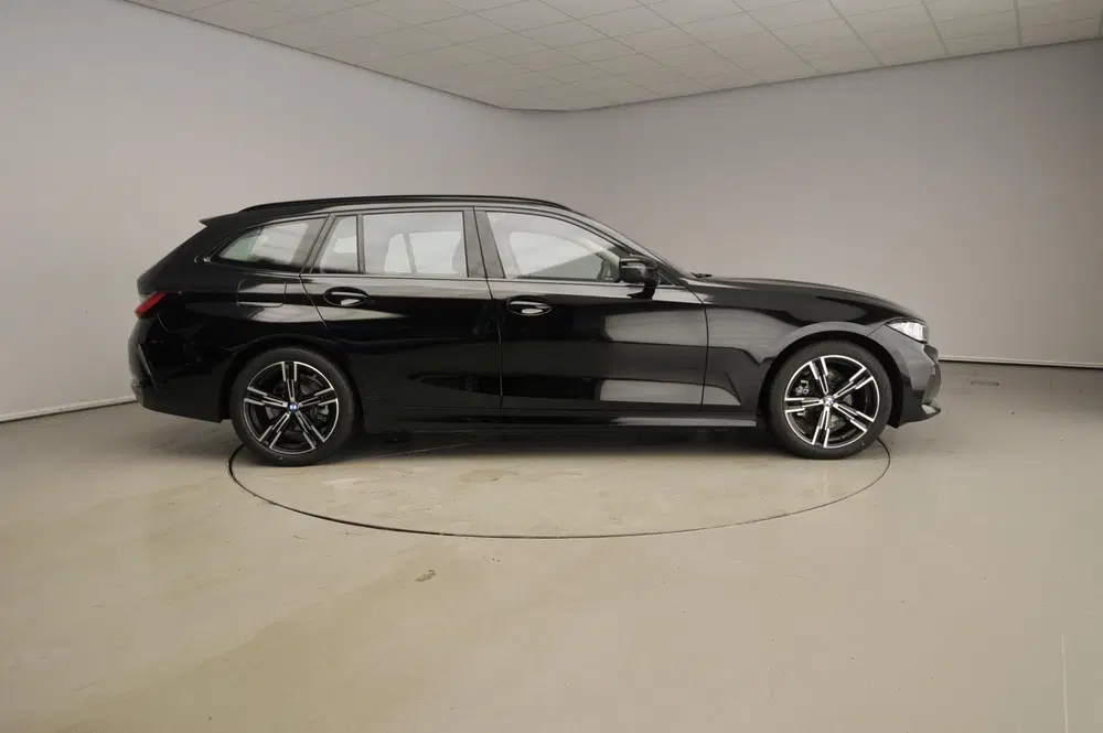 BMW 3-serie 318i uit 2024, foto 4