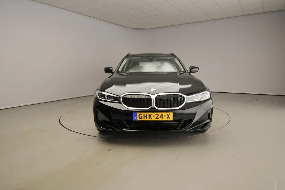BMW 3-serie 318i uit 2024, foto 5