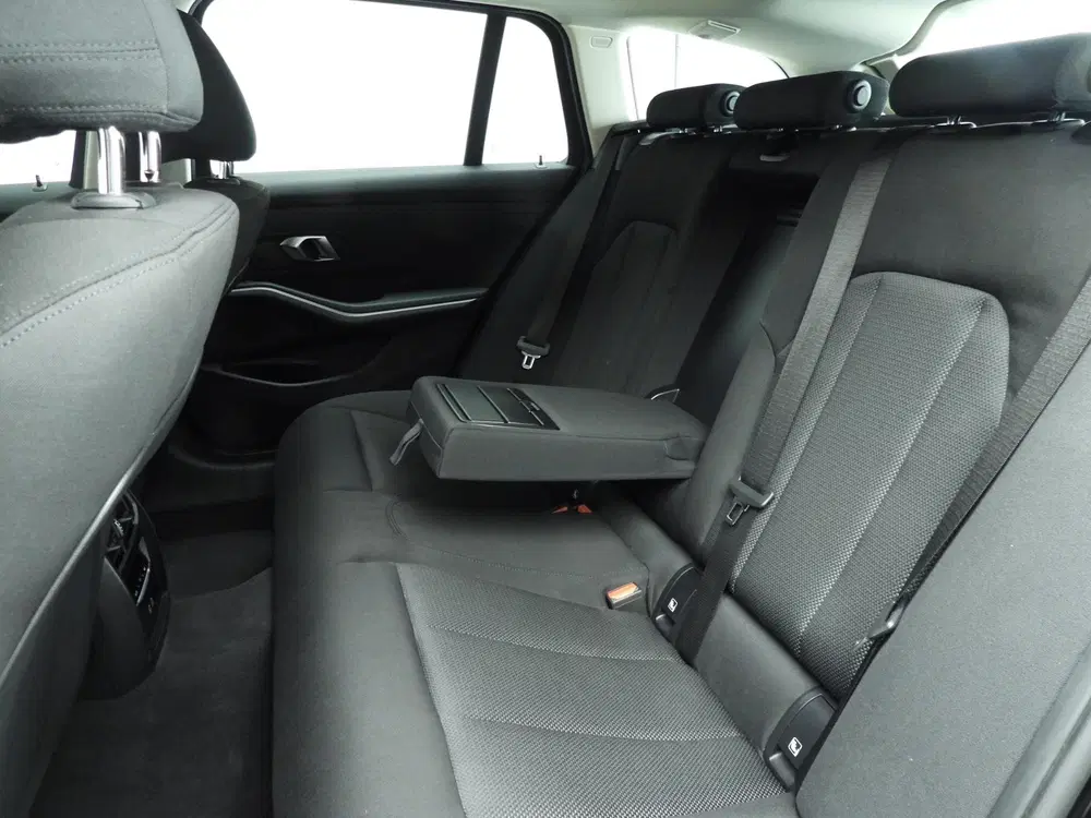 BMW 3-serie 318i uit 2024, foto 8