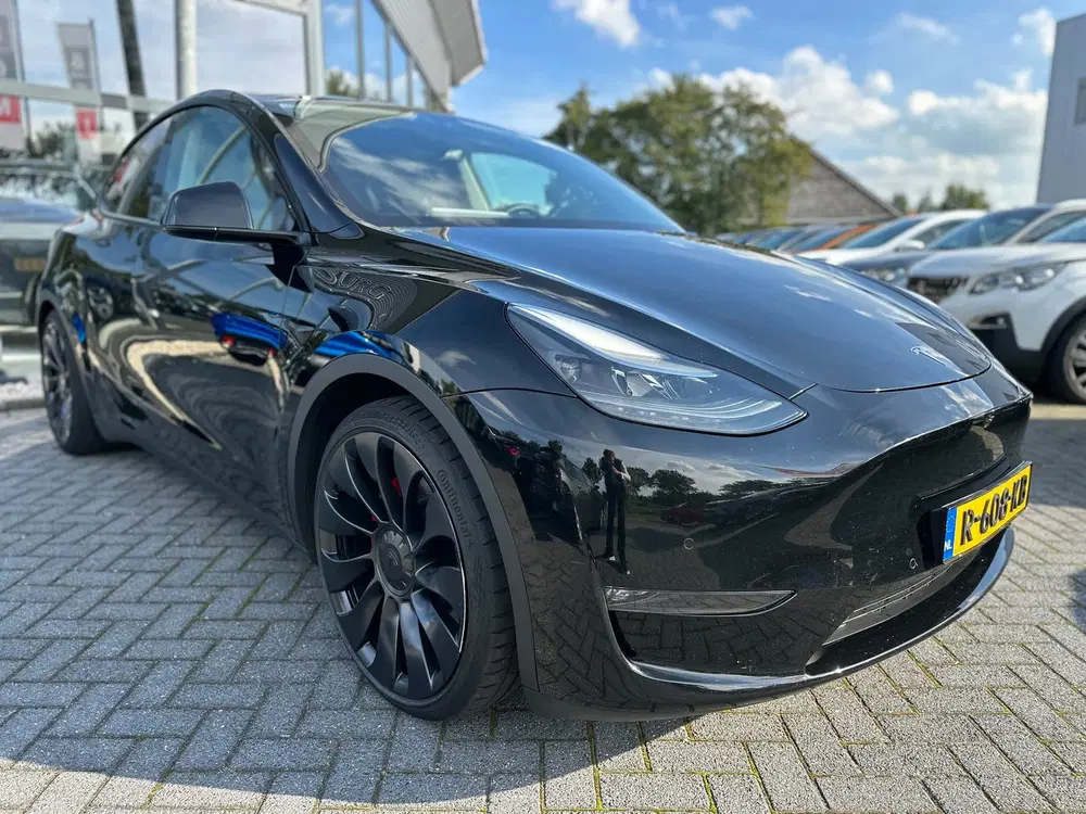 Tesla Model Y Performance AWD 75 kWh uit 2022, foto 13
