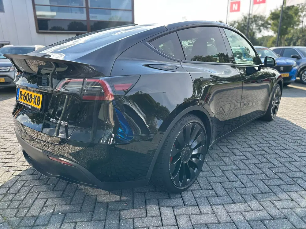 Tesla Model Y Performance AWD 75 kWh uit 2022, foto 15