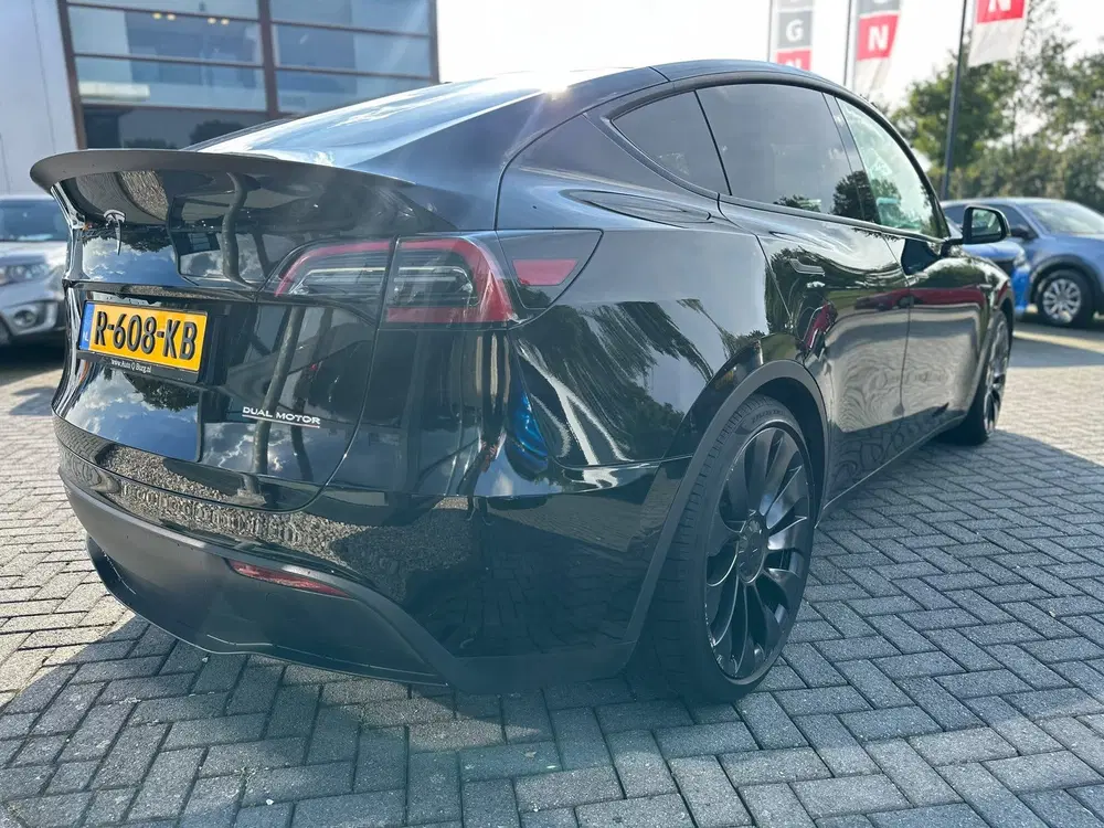 Tesla Model Y Performance AWD 75 kWh uit 2022, foto 8