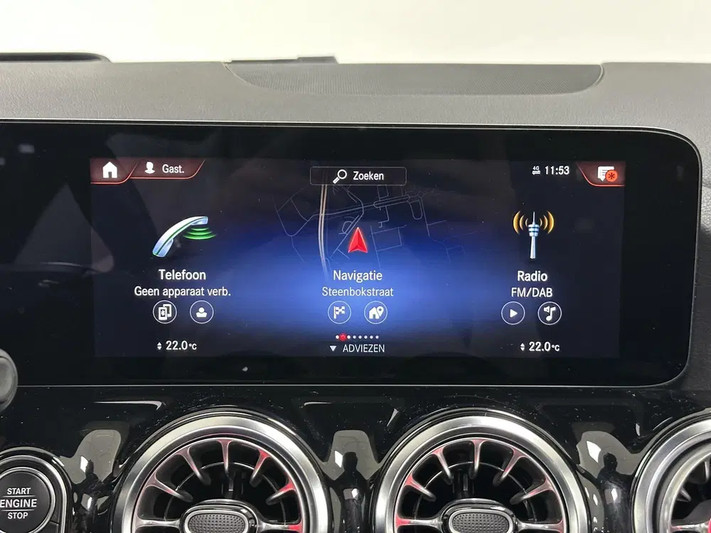 Mercedes-Benz GLA 250 e AMG Line uit 2023, foto 10