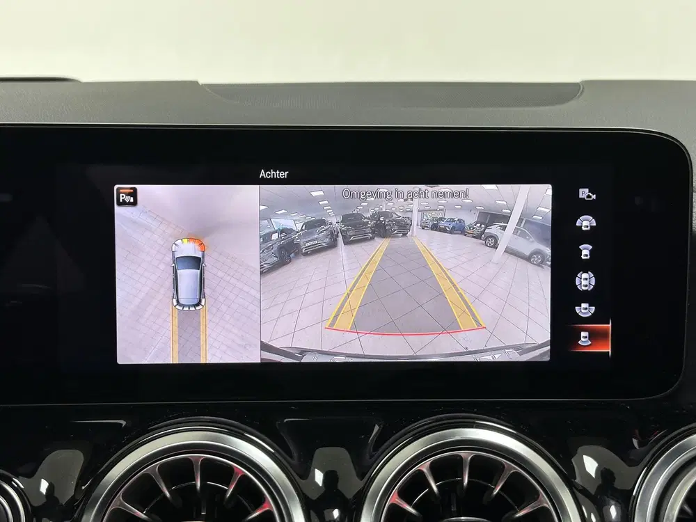 Mercedes-Benz GLA 250 e AMG Line uit 2023, foto 12