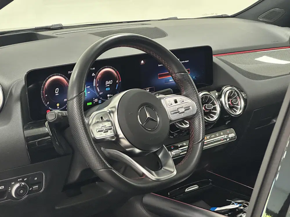 Mercedes-Benz GLA 250 e AMG Line uit 2023, foto 3