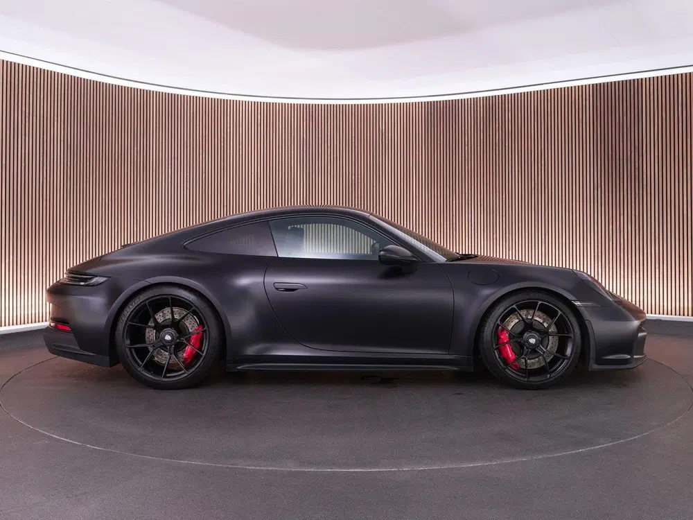 Porsche 911 4.0 GT3 Touring uit 2022, foto 12