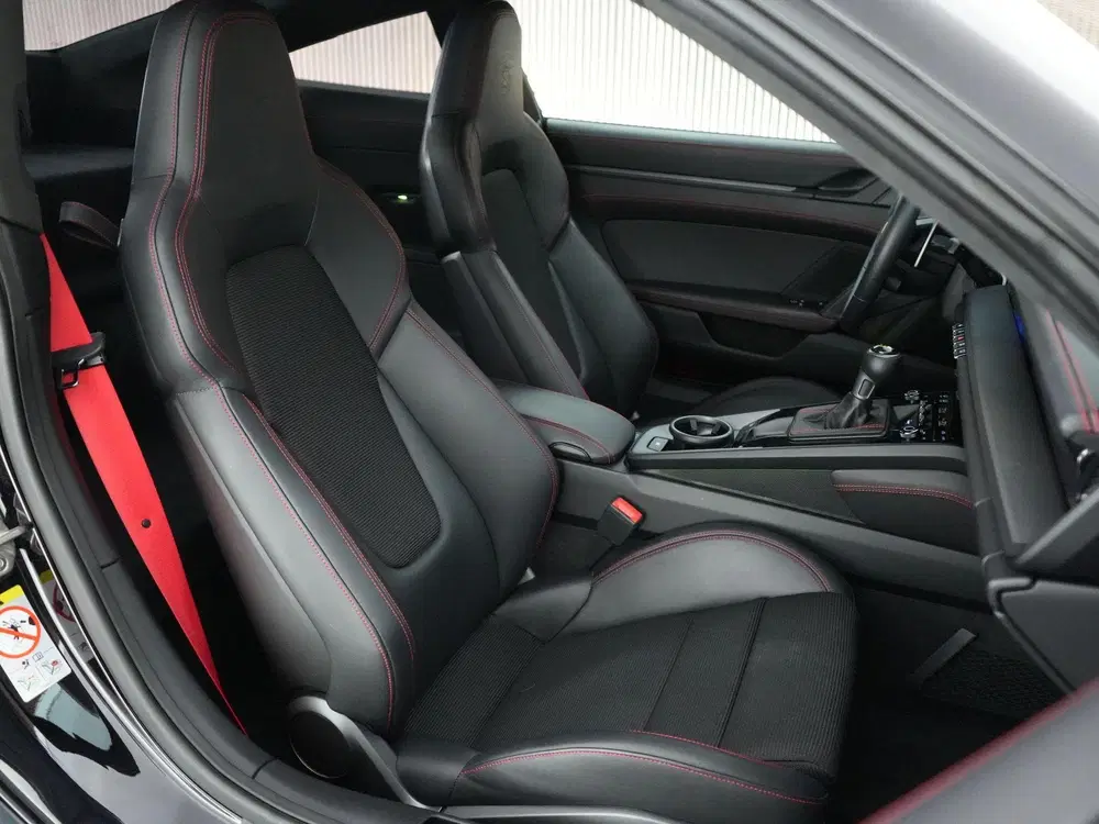 Porsche 911 4.0 GT3 Touring uit 2022, foto 6