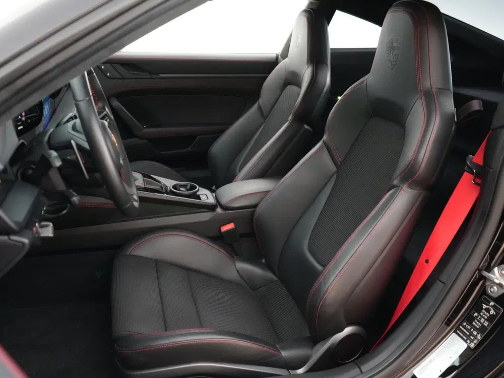 Porsche 911 4.0 GT3 Touring uit 2022, foto 8