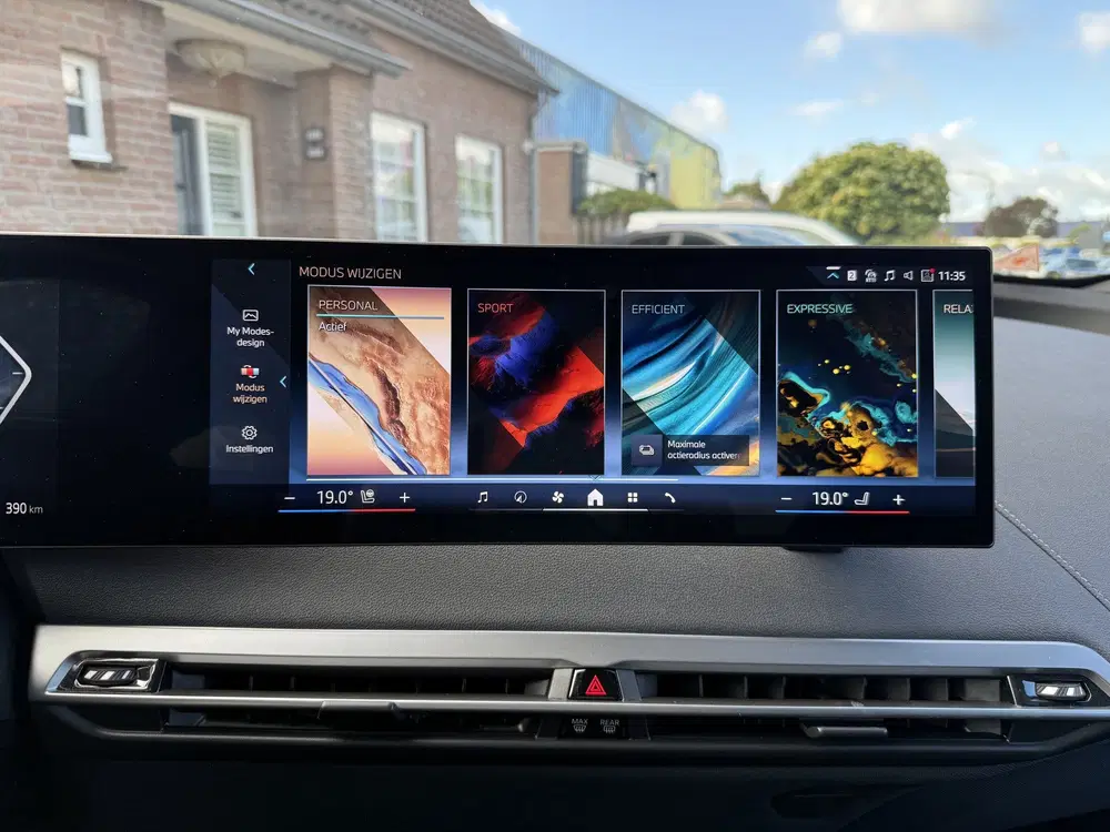 BMW iX xDrive40 Exec. Panoramadak Luchtvering Org uit 2025, foto 13