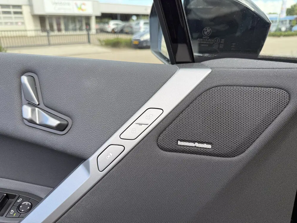 BMW iX xDrive40 Exec. Panoramadak Luchtvering Org uit 2025, foto 14