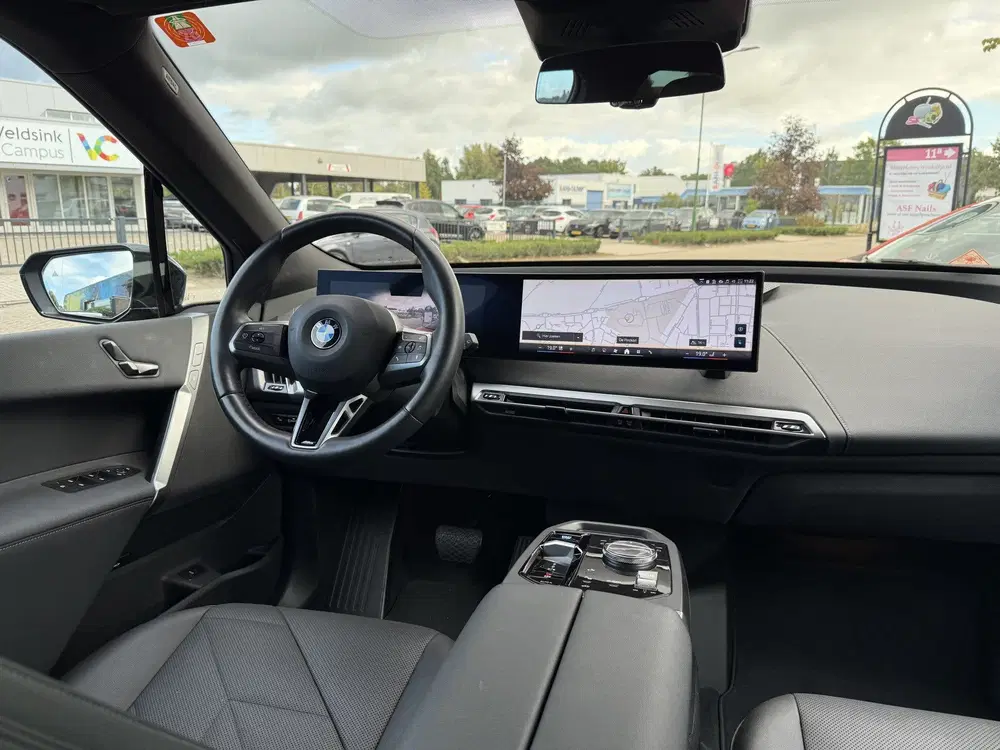 BMW iX xDrive40 Exec. Panoramadak Luchtvering Org uit 2025, foto 3
