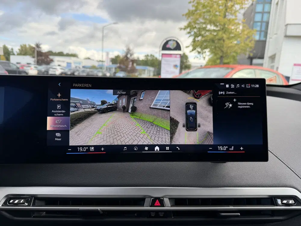 BMW iX xDrive40 Exec. Panoramadak Luchtvering Org uit 2025, foto 9