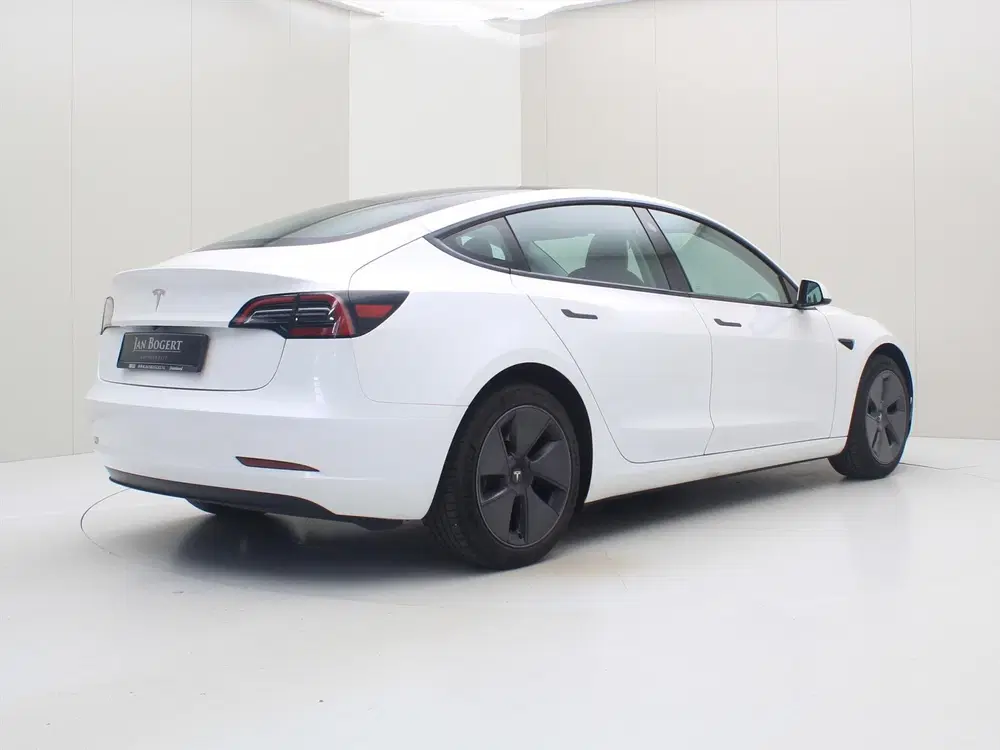 Tesla Model 3 Standard RWD Plus 92 uit 2022, foto 2