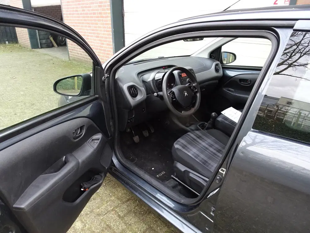 Peugeot 108 1.0 e-VTi Active 5 deurs Airco uit 2020, foto 6