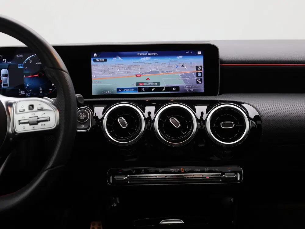 Mercedes-Benz A-Klasse 200 Business Solution AMG uit 2019, foto 10