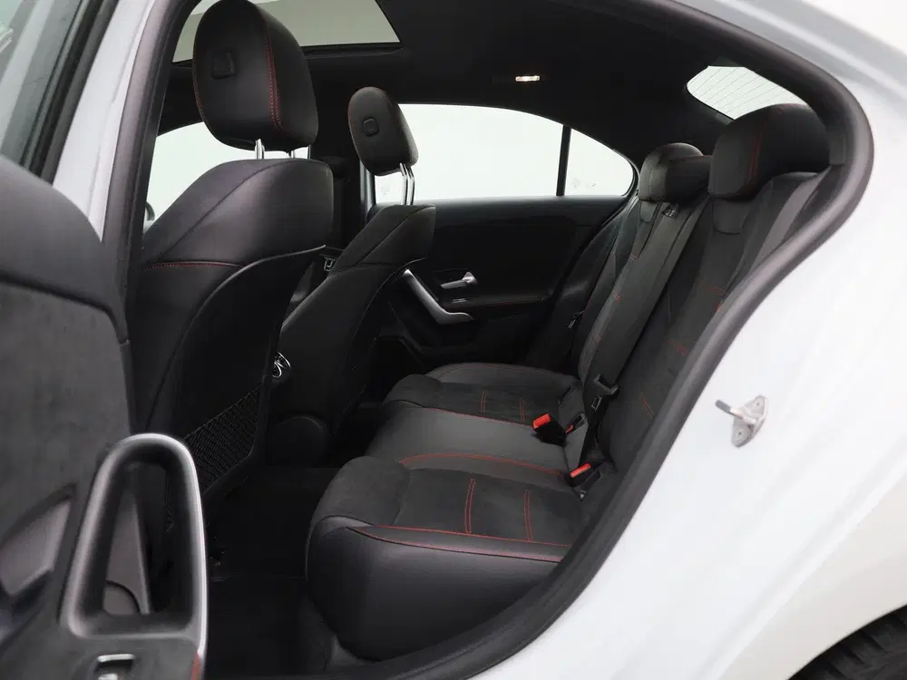Mercedes-Benz A-Klasse 200 Business Solution AMG uit 2019, foto 13
