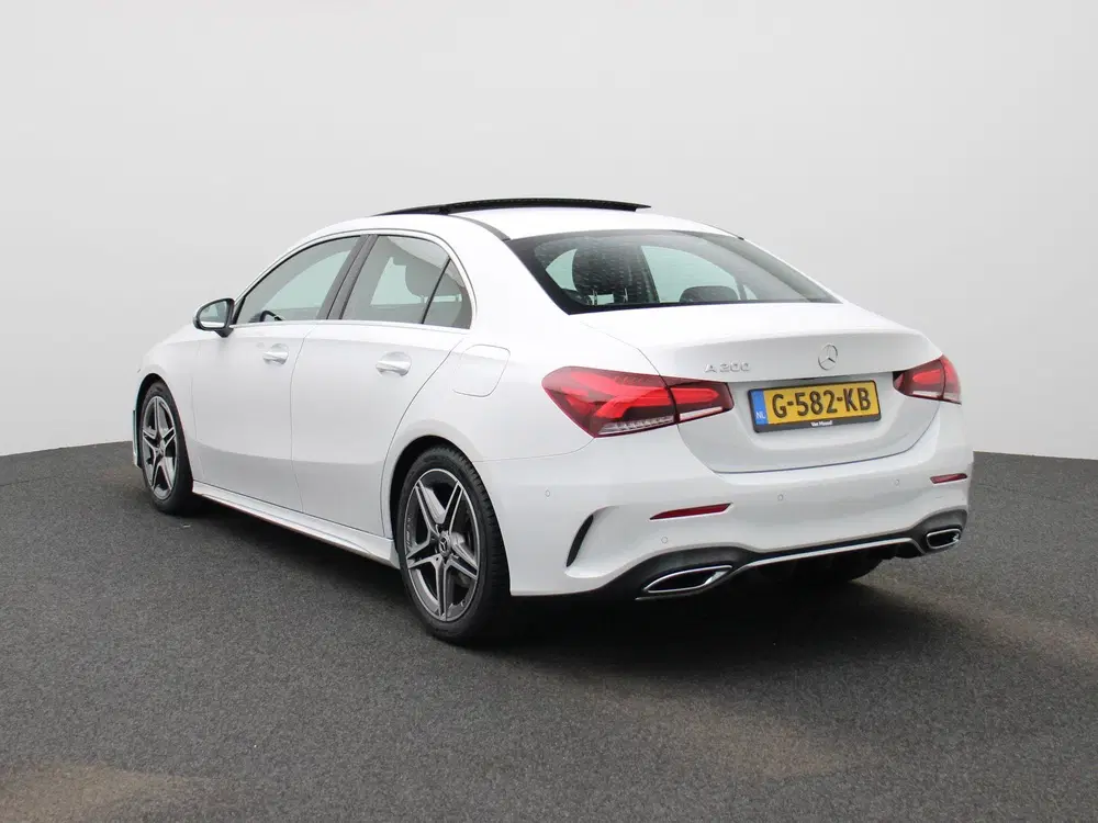 Mercedes-Benz A-Klasse 200 Business Solution AMG uit 2019, foto 2
