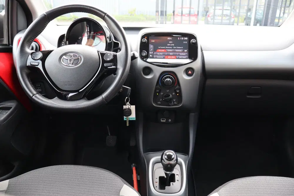 Toyota Aygo 1.0 VVT-i x-play Automaat Nederlandse auto uit 2020, foto 10