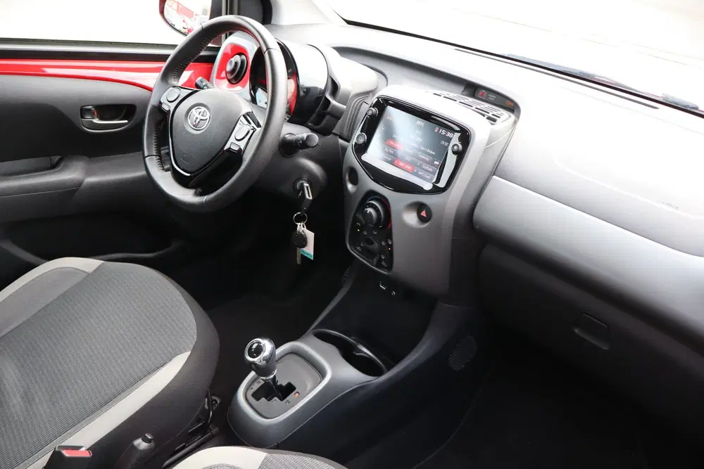 Toyota Aygo 1.0 VVT-i x-play Automaat Nederlandse auto uit 2020, foto 2