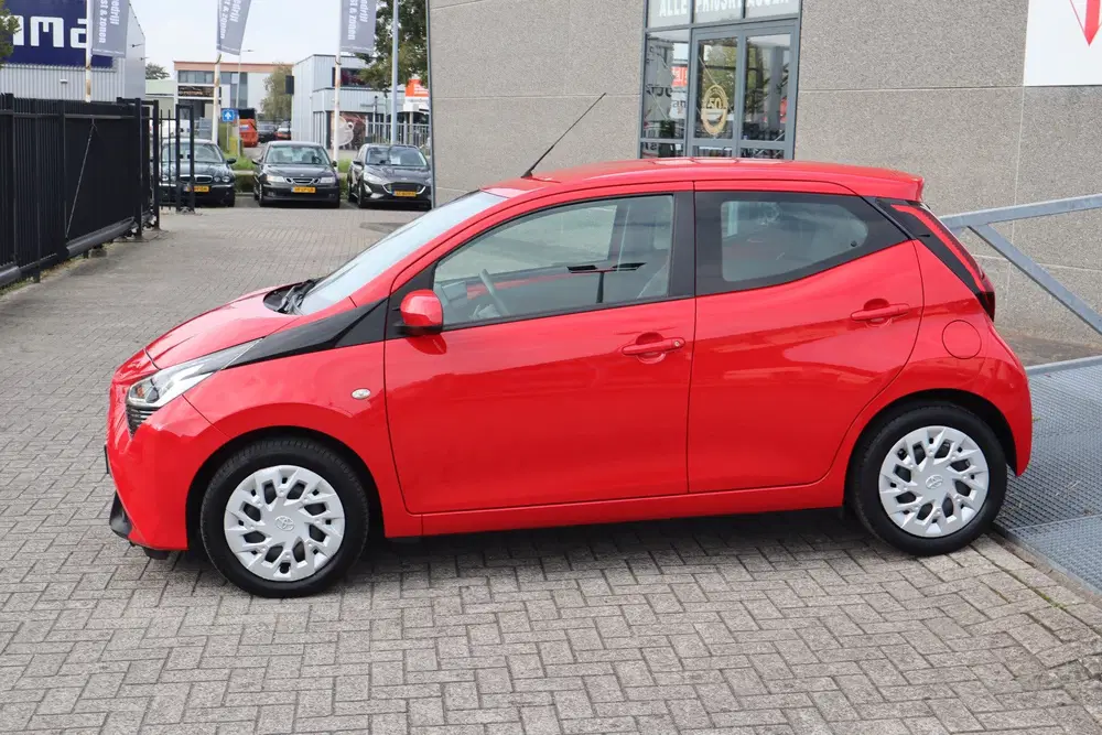 Toyota Aygo 1.0 VVT-i x-play Automaat Nederlandse auto uit 2020, foto 3