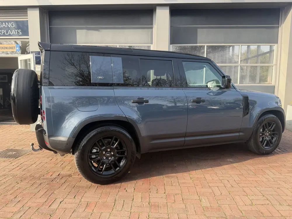 Land Rover Defender 3.0 P400 110 X-Dynamic S 5 Persoons uit 2020, foto 3