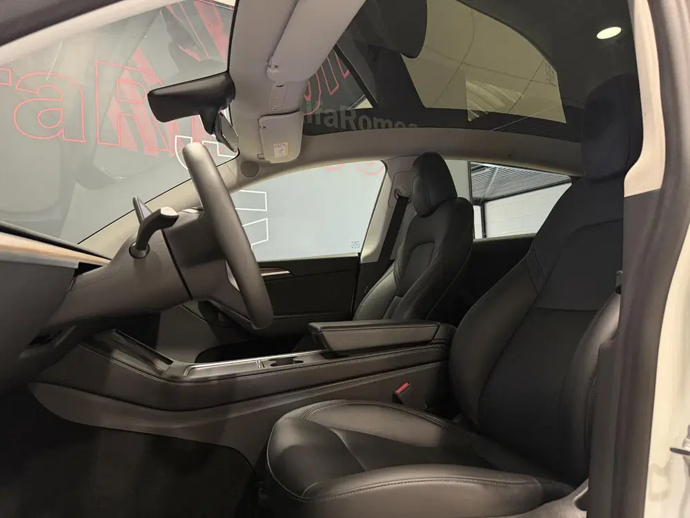 Tesla Model Y Long Range AWD 75 kWh uit 2024, foto 14