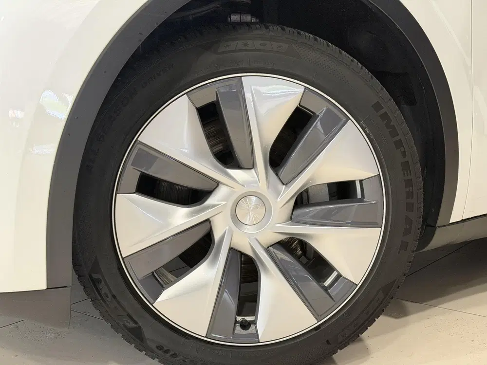 Tesla Model Y Long Range AWD 75 kWh uit 2024, foto 15