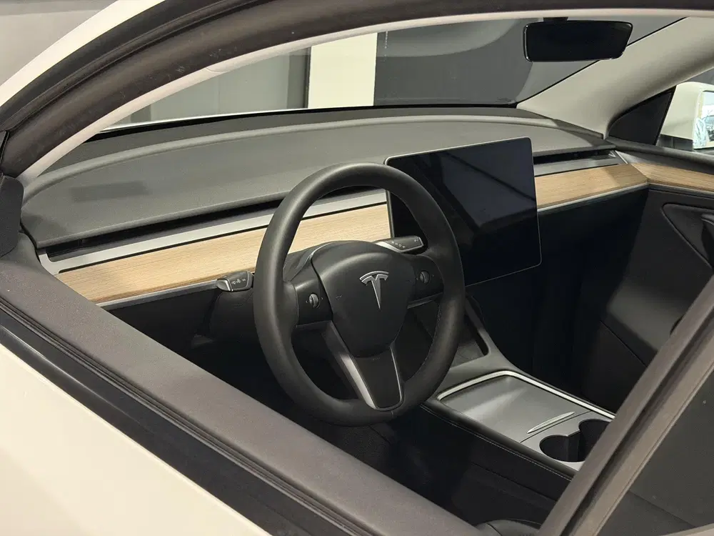 Tesla Model Y Long Range AWD 75 kWh uit 2024, foto 3