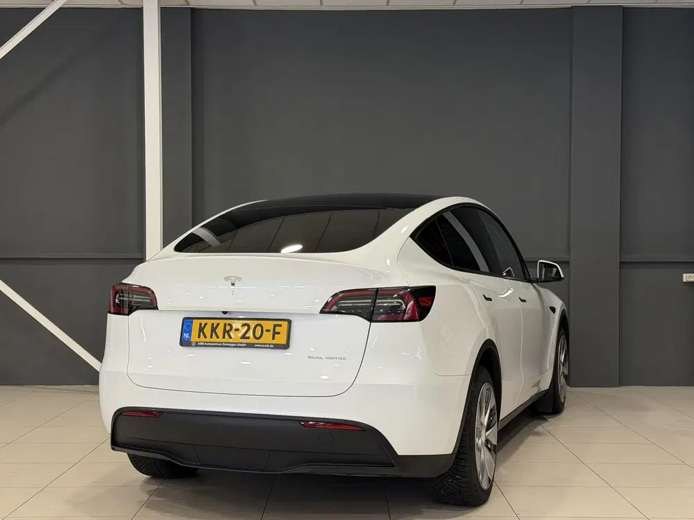 Tesla Model Y Long Range AWD 75 kWh uit 2024, foto 4