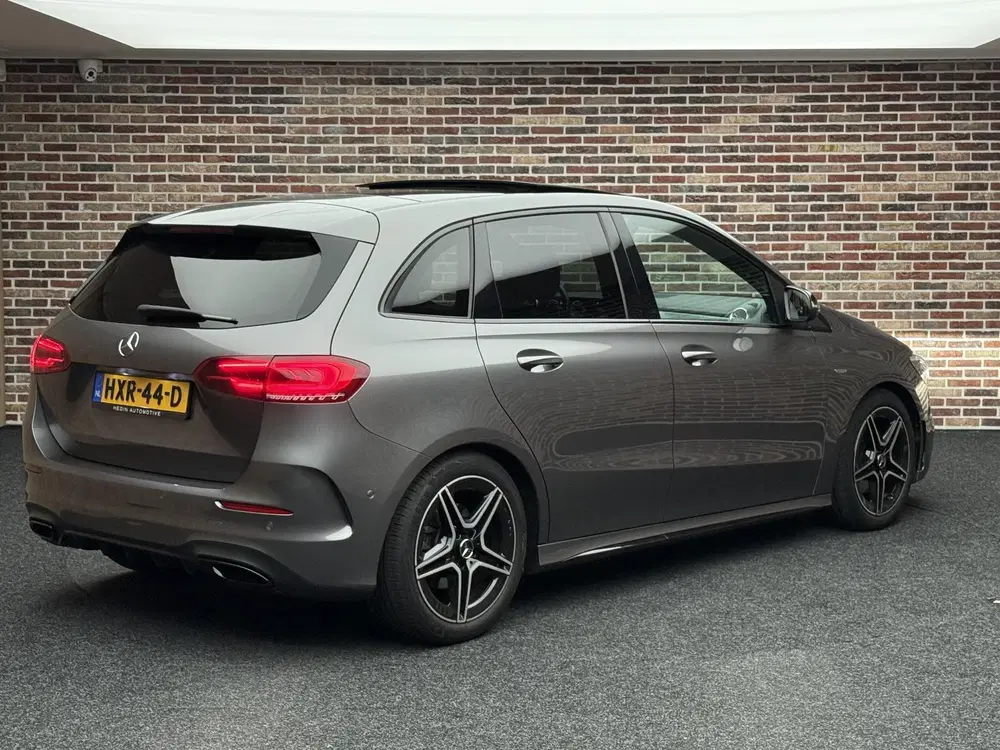 Mercedes-Benz B-Klasse 200 Business Solution AMG uit 2021, foto 2